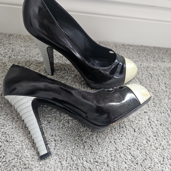 Pre loved authentic Chanel pumps - Picture 14 of 15